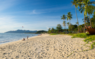 Strand in Höhe des Frangipani Ressorts auf Langkawi